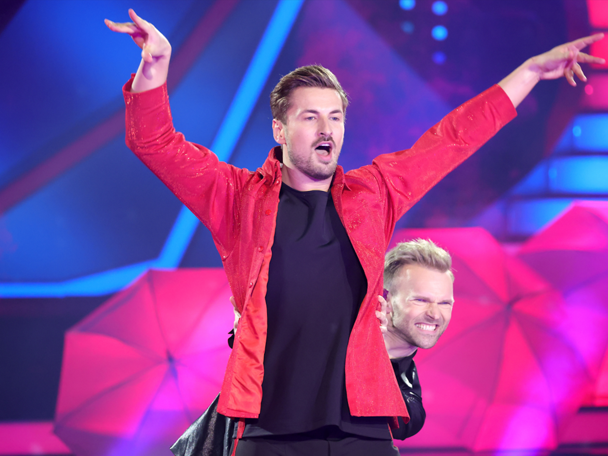 Nicolas Puschmann und Vadim Garbuzov traten während der ersten Show der 14. Staffel des Tanzwettbewerbs „Let's Dance“ am 5. März 2021 in Köln-Ossendorf auf.