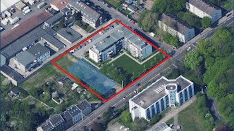 Ein Luftbild zeigt, auf welchem Grundstück das neue Haus entstehen soll.