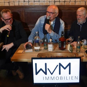 JP Weber, Jupp Menth und King Size Dick sitzen beim Talk zusammen.