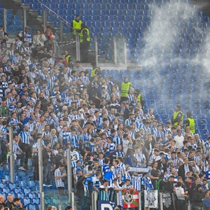 Blick in den Gästeblock von Real Sociedad San Sebastián im Spiel der Europa League bei AS Rom.