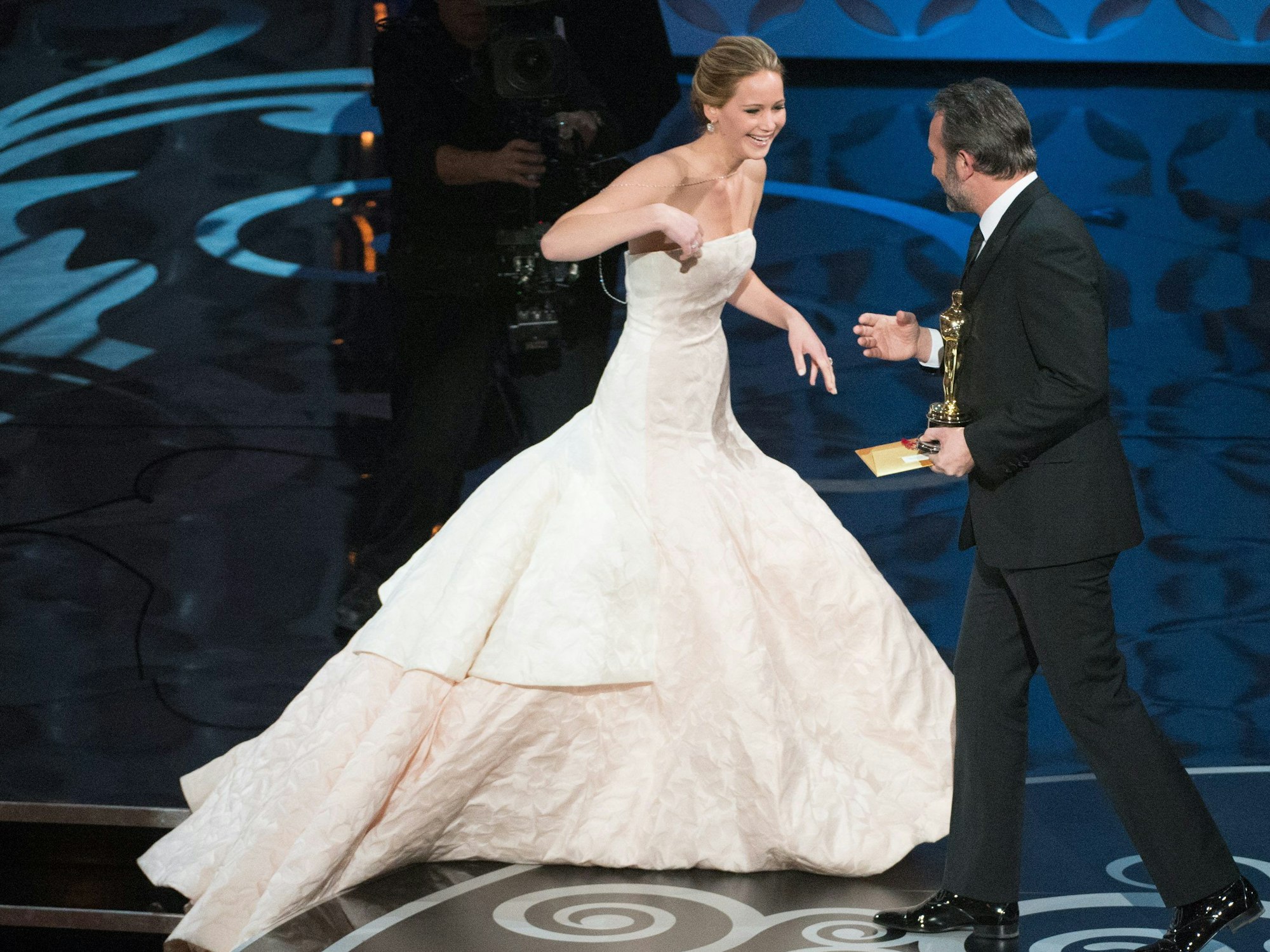 Jennifer Lawrence nimmt am 24. Februar 2013 den Oscar als beste Hauptdarstellerin in "Silver Linings" entgegen.