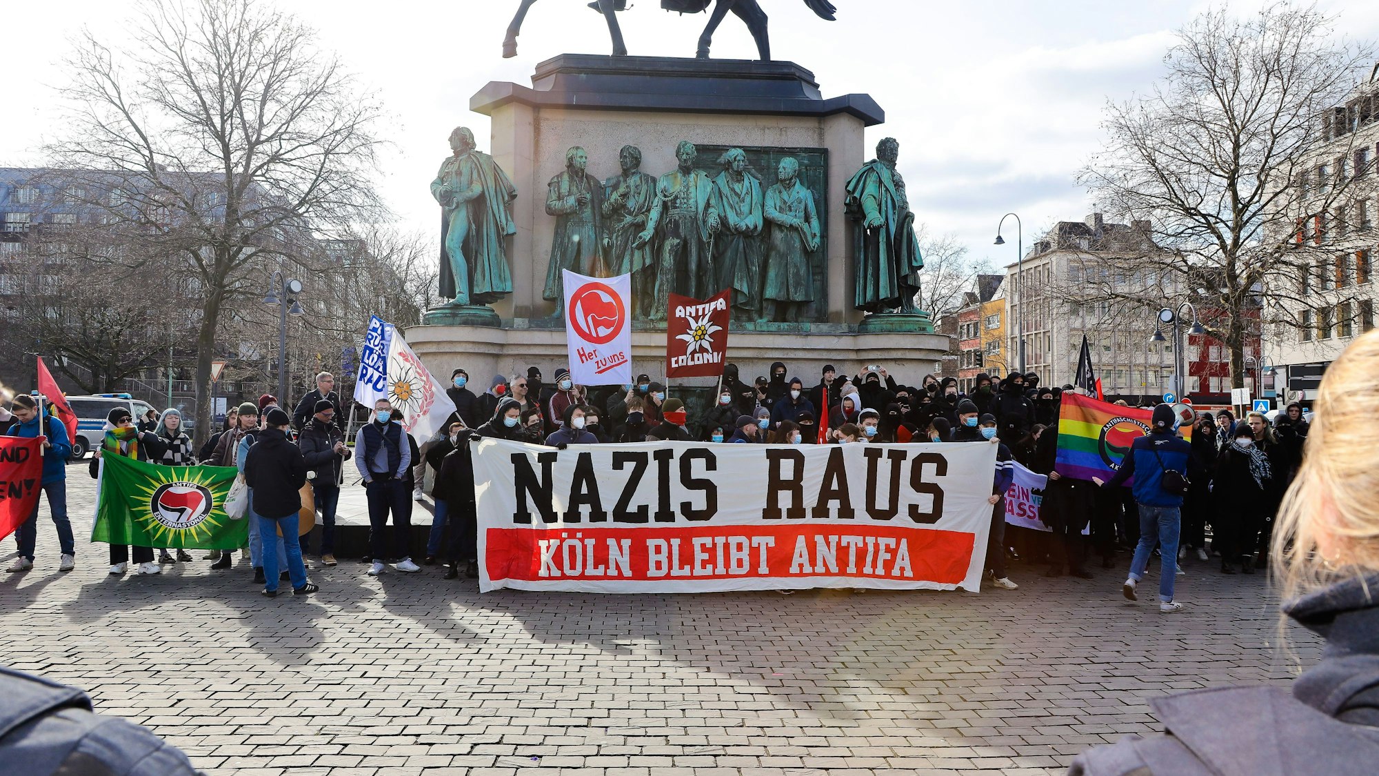 Der antifaschistische Gegenprotest vor dem Reiterdenkmal am Heumarkt.