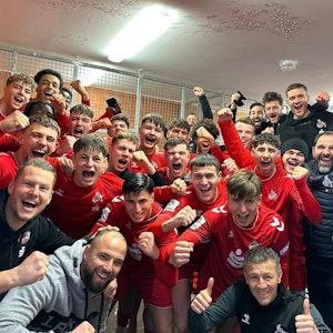 Die U19 des 1. FC Köln jubelte am Samstag (11. März 2023) nach einem 5:0 beim VfB Hilden über den Einzug in die Meisterschafts-Endrunde.