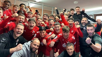 Die U19 des 1. FC Köln jubelte am Samstag (11. März 2023) nach einem 5:0 beim VfB Hilden über den Einzug in die Meisterschafts-Endrunde.