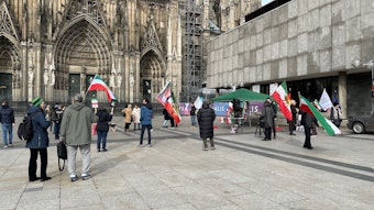 Die Kundgebung vor dem Römisch-Germanischen Museum am Dom.