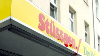 Das Foto zeigt das Logo der ehemaligen Supermarktkette Stüssgen. 2006 verschwand die letzte Filiale.
