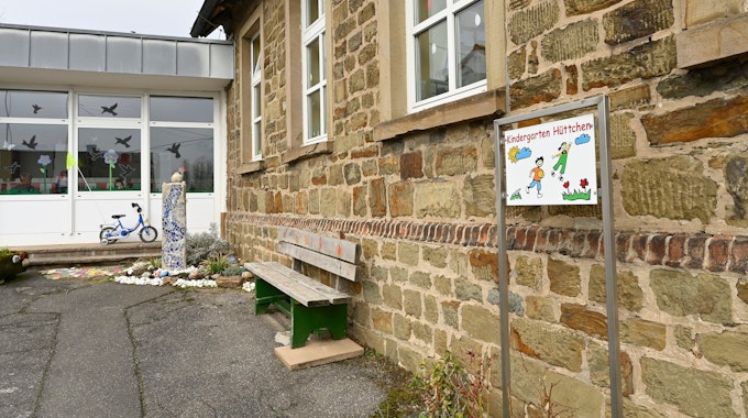 Das alte Steingebäude der ehemaligen Odenthaler Volksschule.