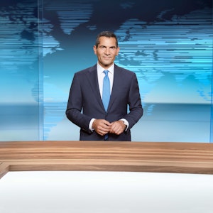 Die ZDF-Montage zeigt ZDF-Moderator Mitri Sirin im Studio der 19-Uhr-«heute»-Sendung