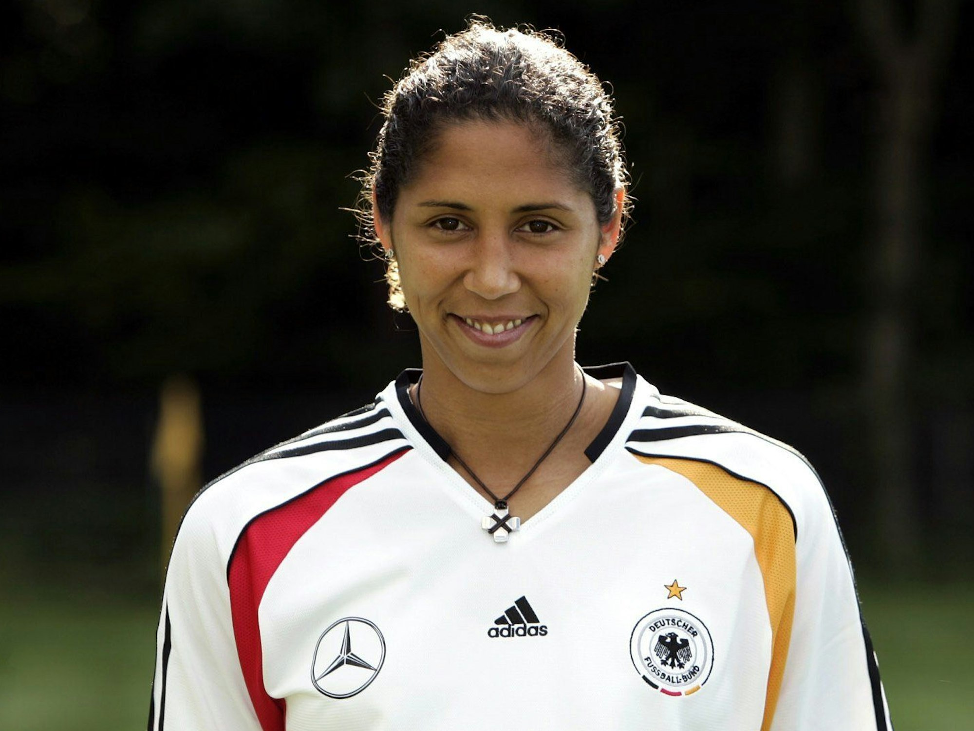 Abwehrspielerin Steffi Jones aufgenommen beim Fototermin der Frauen-Fußballnationalmannschaft in Heusenstamm bei Offenbach.