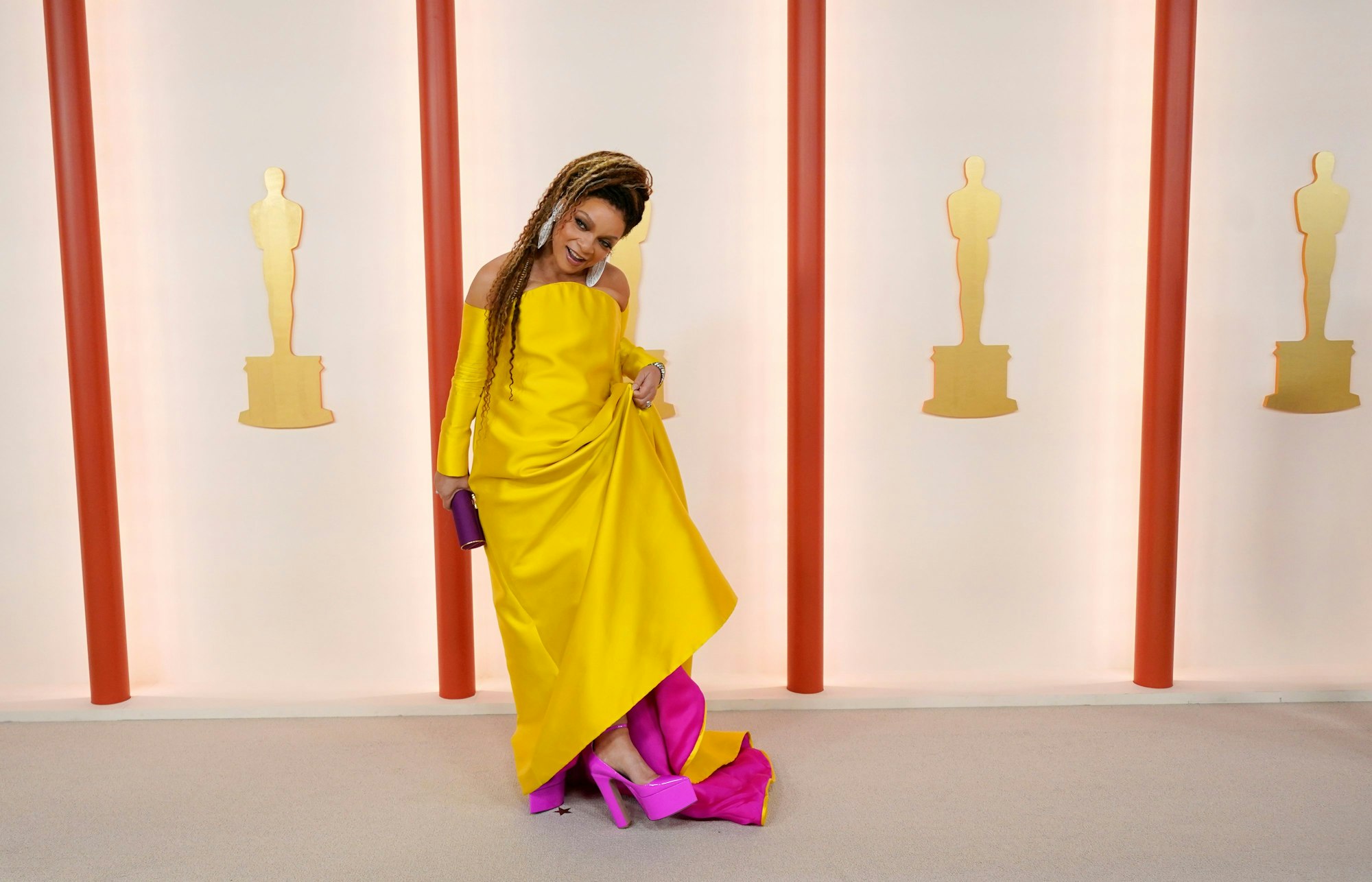 Ruth Carter, US-amerikanische Kostümbildnerin, kommt zur Oscar-Verleihung im Dolby Theatre.