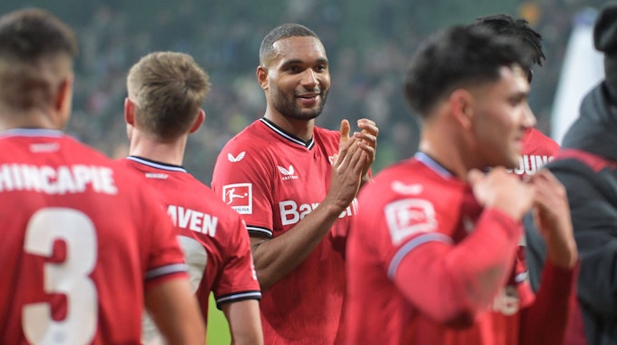 Jonathan Tah von Bayer 04 Leverkusen ist zufrieden.