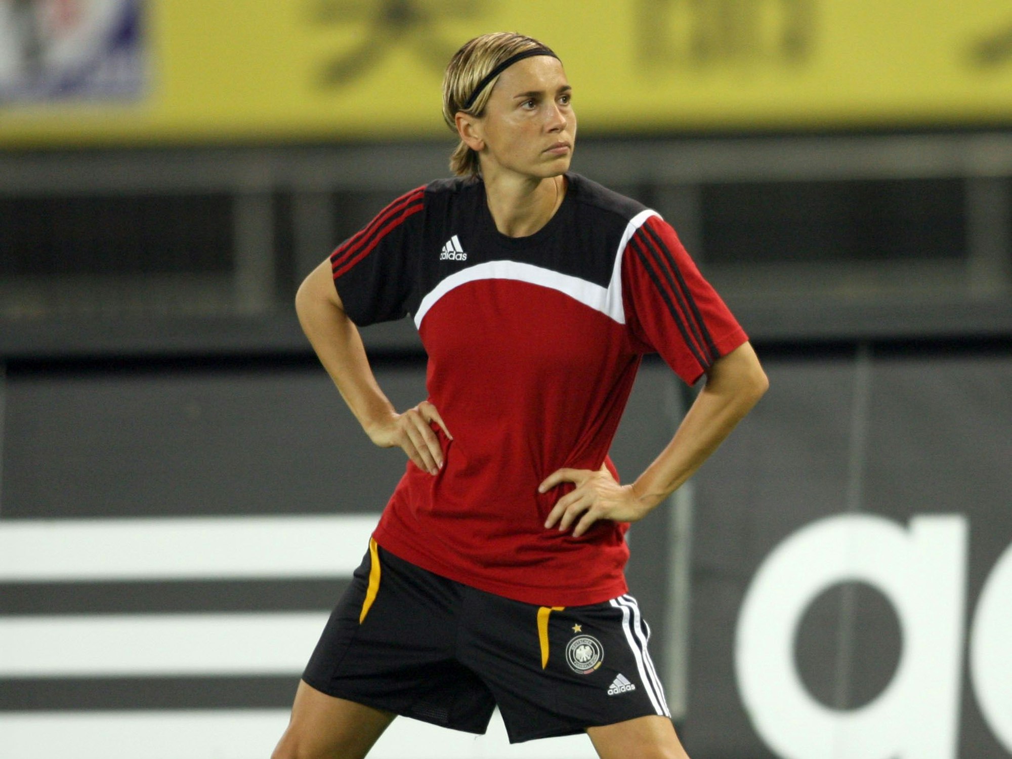 Die deutsche Nationalspielerin Sandra Minnert in Hangzhou im Dragon-Stadion während des Trainings.