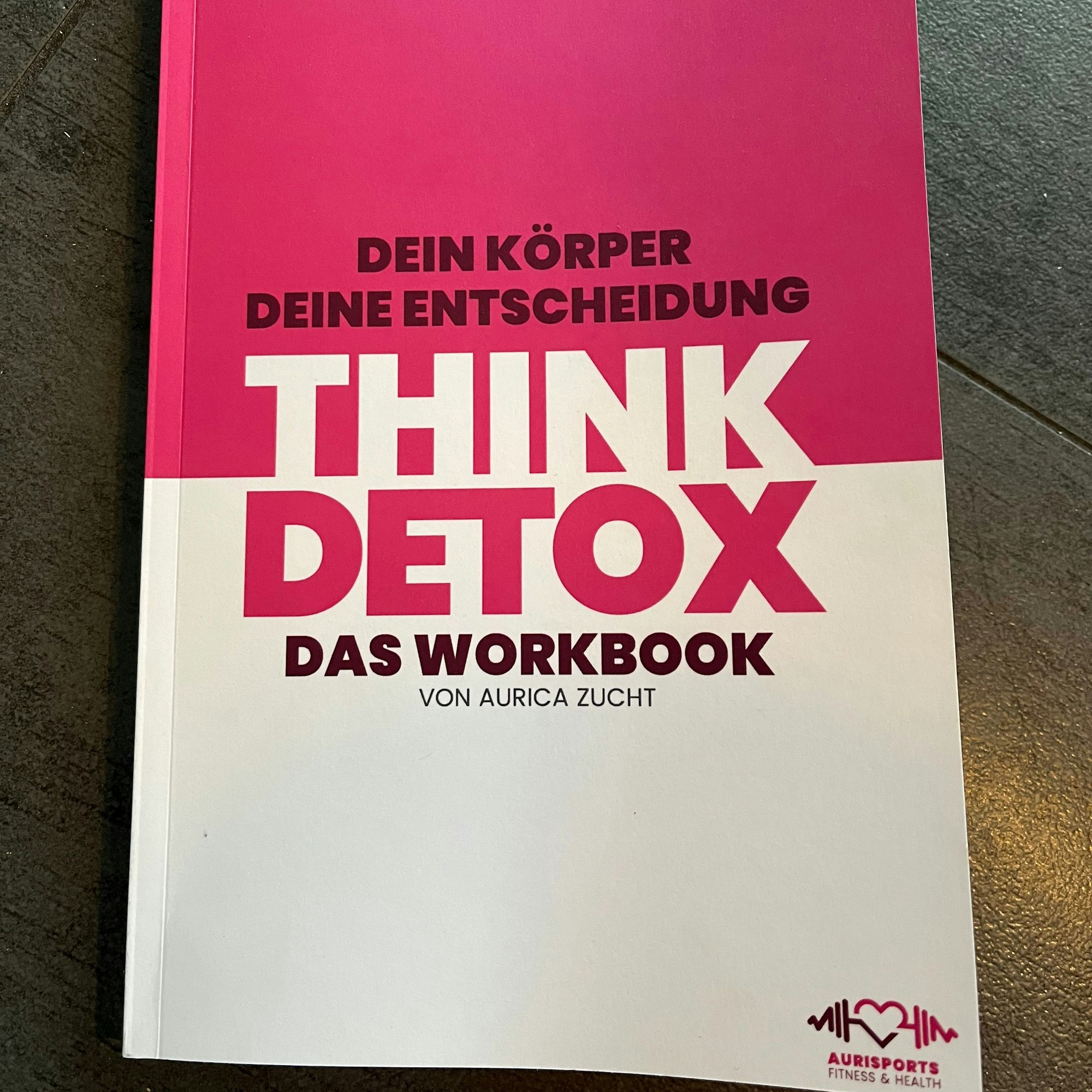 Das Buchcover von „Think Detox“