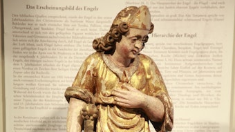 Der neuer Engel steht im Engel-Museum in Engelskirchen.