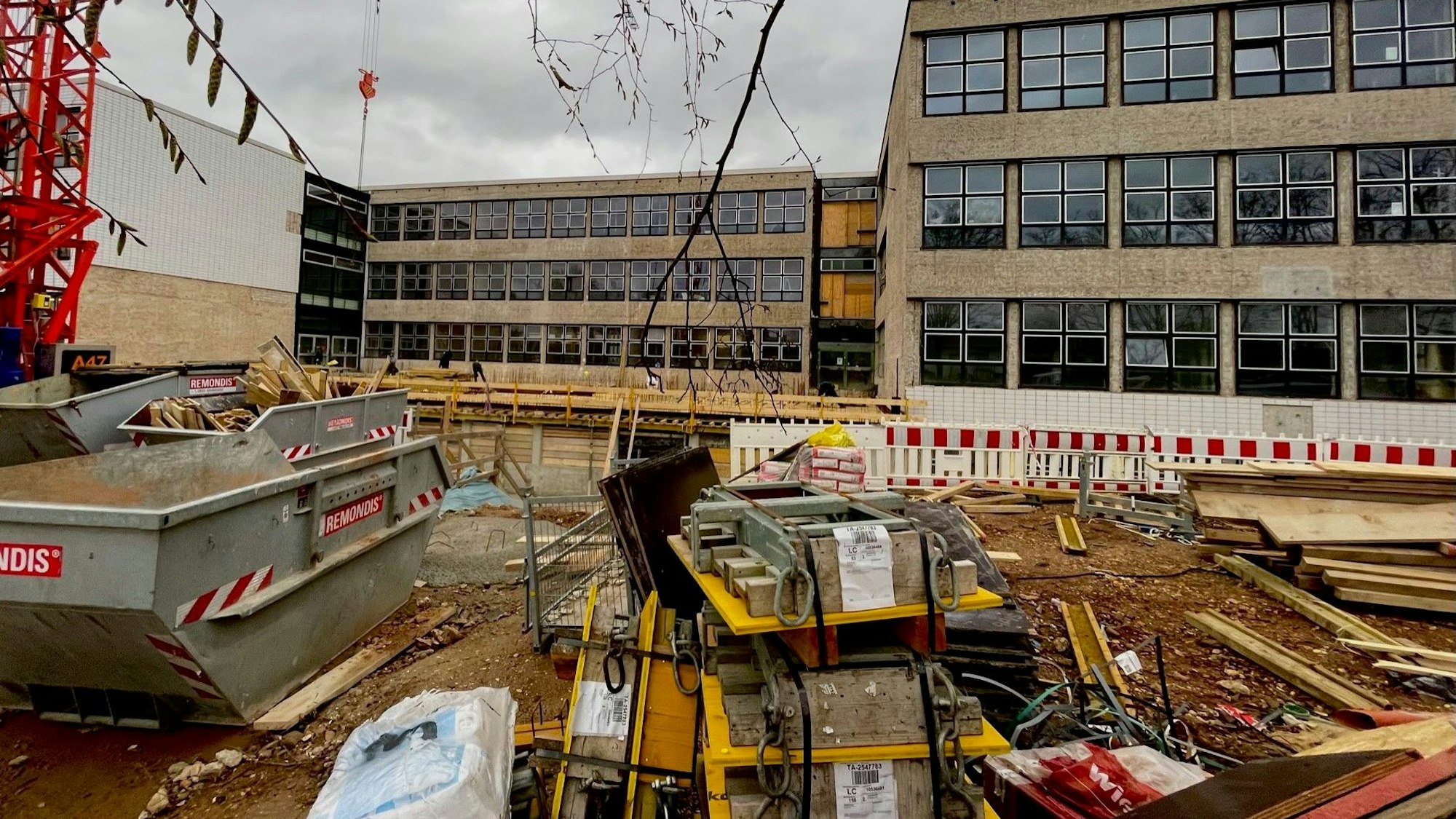 Blick auf die Baustelle des Lechenicher Schulzentrums.