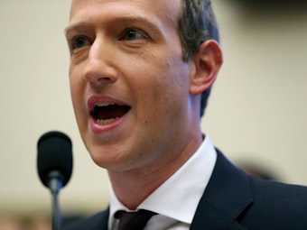 Mark Zuckerberg, Gründer und Vorsitzender von Facebook, sagt 2019 vor dem Ausschuss für Finanzdienstleistungen des US-Repräsentantenhauses aus.