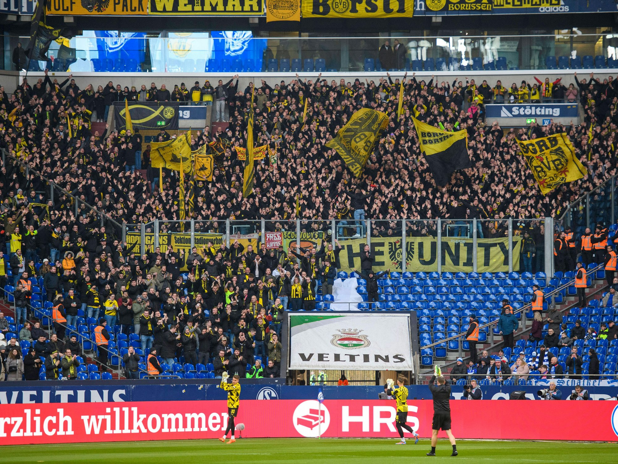 Die Fans von Borussia Dortmund in der Veltins-Arena.