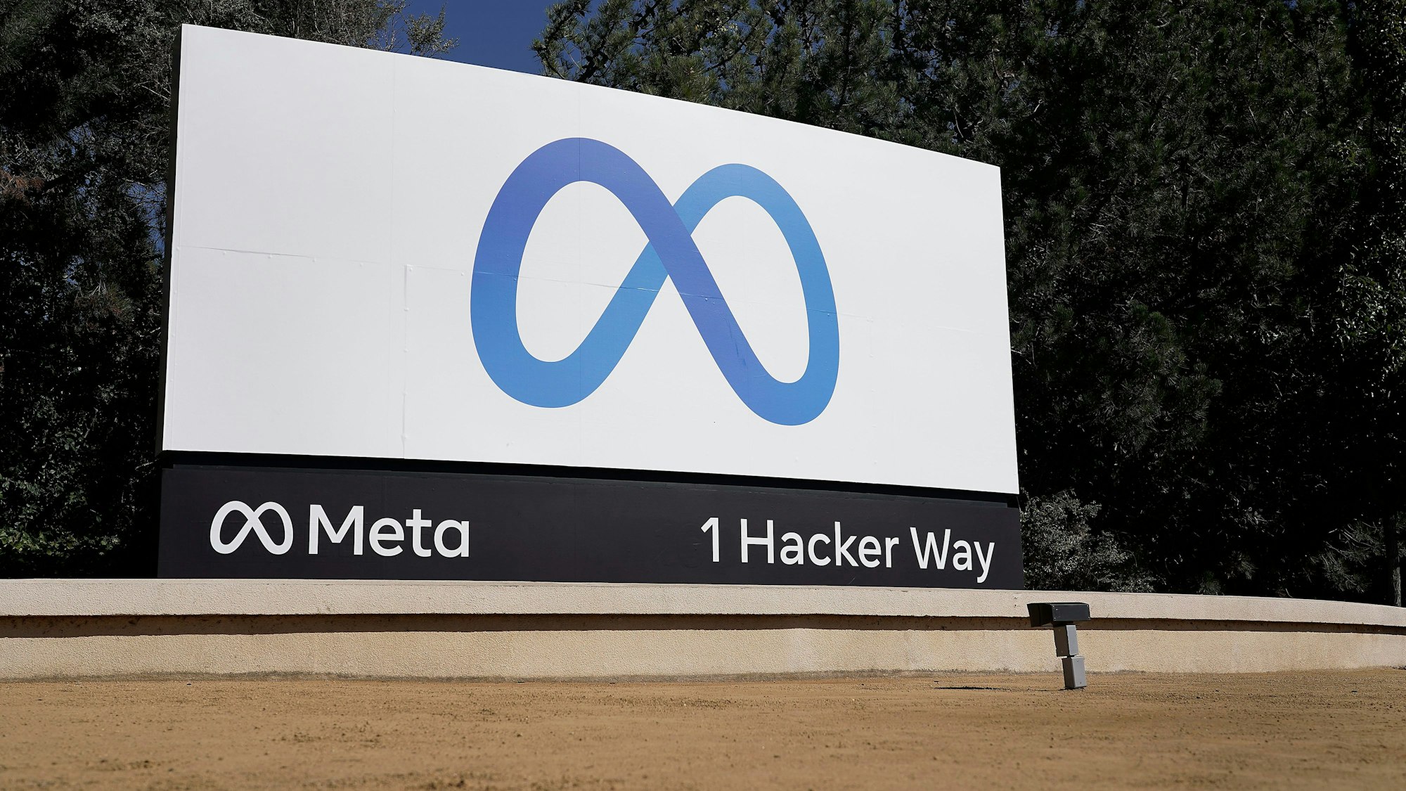 Das Logo von Meta ist in der Unternehmenszentrale in Menlo Park, Kalifornien, zu sehen.