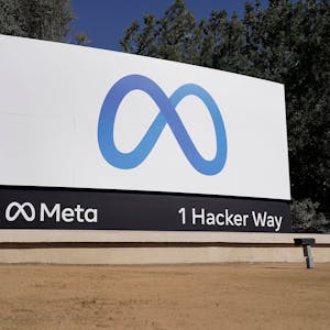 Das Logo von Meta ist in der Unternehmenszentrale in Menlo Park, Kalifornien, zu sehen.
