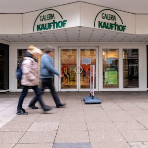 Außenaufnahme der Galeria Kaufhof in Duisburg, einem der Häuser, die geschlossen werden.