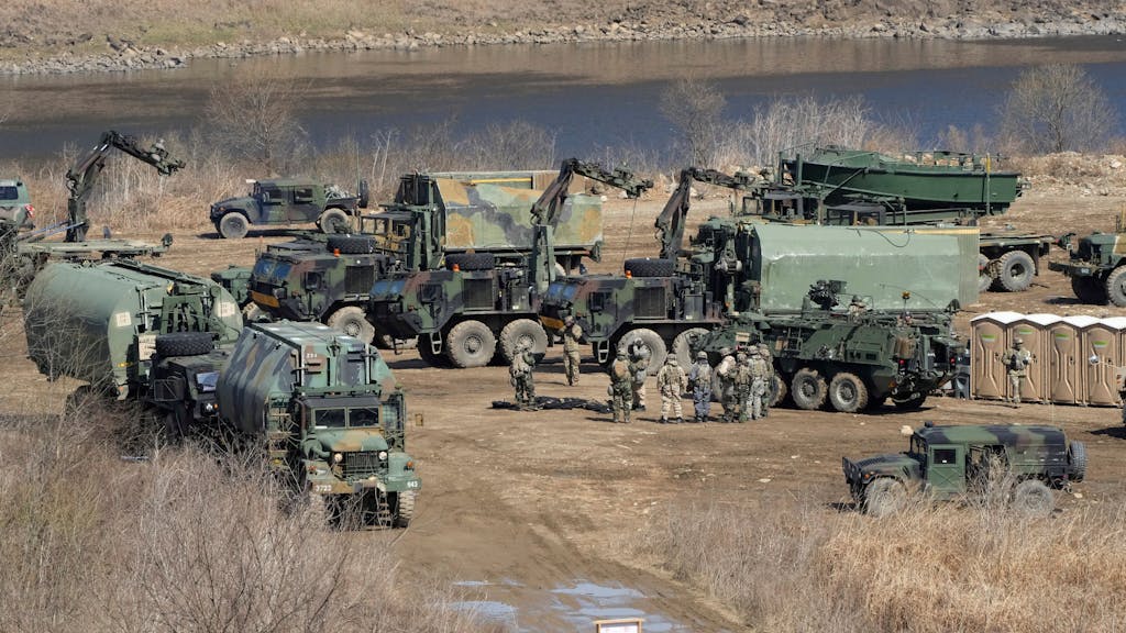 Gepanzerte Fahrzeuge der US-Armee nahe der Grenze zu Nordkorea.