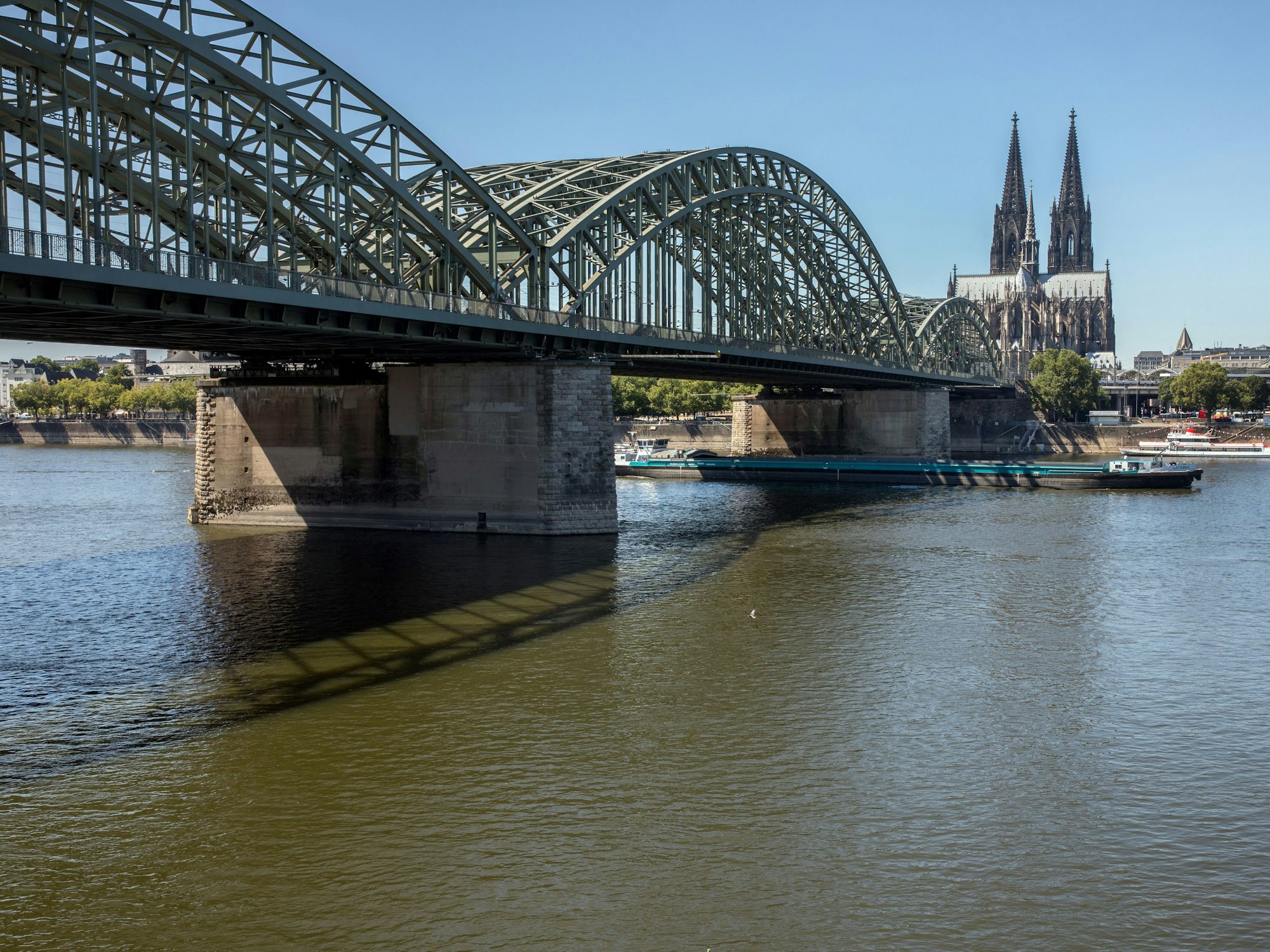 Blick auf die Hohenzollernbrücke