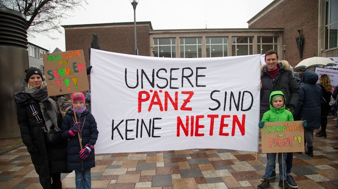 Eltern und Schüler demonstrierten in der vergangenen Woche gegen die heftig kritisierte Schulplatz-Vergabe.