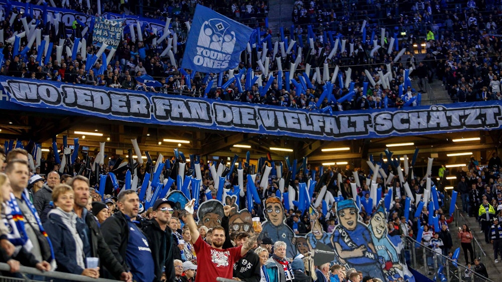 HSV-Fans beim Spiel gegen Fortuna Düsseldorf am 17. September 2022