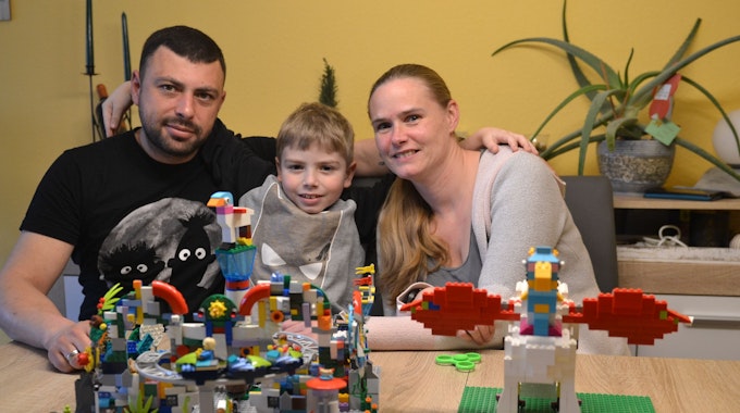 Familie Kohlstedt mit ihrem Lego-Modell für die Legoland Familien Challange.