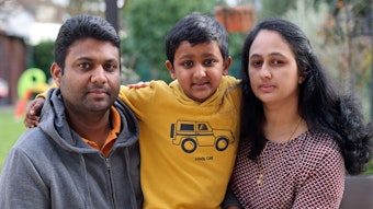 Die Familie Pattathanath aus Porz-Eil soll ihr Kind auf eine 8,5 Kilometer weit entfernte Grundschule schicken.