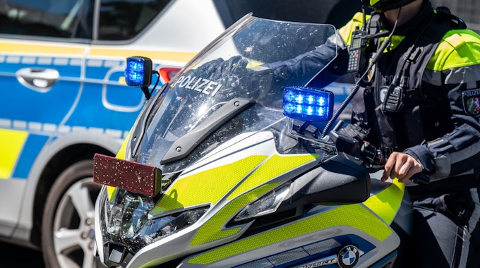 Ein Polizeimotorrad im Einsatz