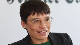 Familienministerin Josefine Paul (Bündnis 90/Die Grünen) im Gespräch