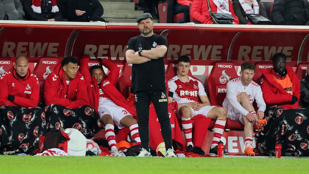 Steffen Baumgart steht bei der Heim-Pleite des 1. FC Köln gegen den VfL Bochum an der Seitenlinie.