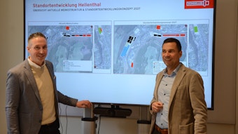 Die Pläne für den Schoeller-Standort Hellenthal stellten die Geschäftsführer Frank Poschen (r.) und Alexander Mertens vor.
