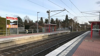 16.03.2023 Bornheim-Roisdorf: Nichts los an der Haltestelle der Stadtbahnlinie 18 in Bornheim-Roisdorf.