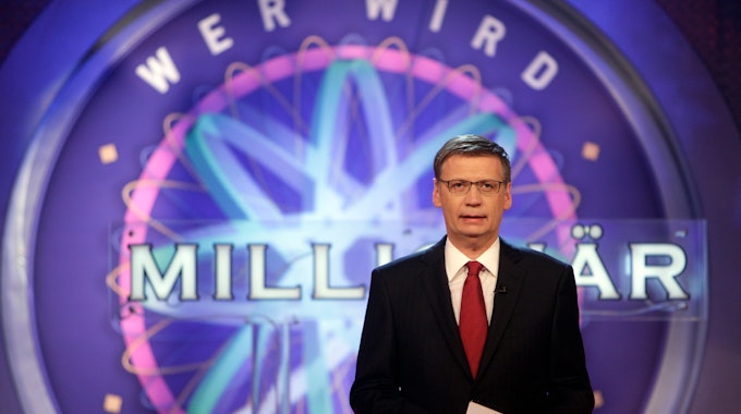 Günther Jauch moderiert die Aufzeichnung der Sendung „Wer wird Millionär? - Prominenten-Special“ in Köln (es handelt sich um ein Archivfoto vom 09. November 2010).