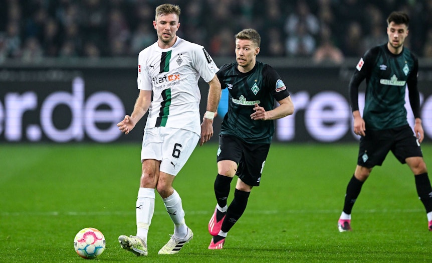 Christoph Kramer von Borussia Mönchengladbach spielt am 17. März 2023 im Bundesliga-Heimspiel gegen Werder Bremen den Ball.