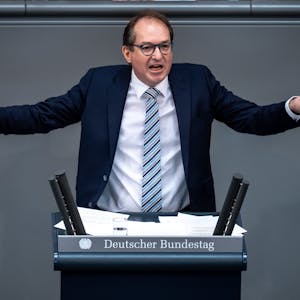 Alexander Dobrindt, CSU-Landesgruppenchef, während seiner Rede im Bundestag.