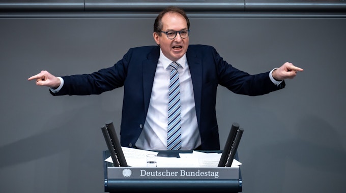 Alexander Dobrindt, CSU-Landesgruppenchef, während seiner Rede im Bundestag.