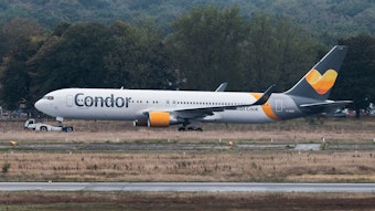 Eine Boeing 767 der Fluggesellschaft Condor am Flughafen Frankfurt am Main auf dem Rollfeld. (Symbolbild)