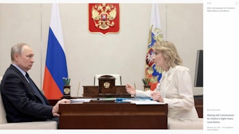 Wladimir Putin und die russische Kinderrechtsbeauftragte Maria Lwowa-Belowa sprechen über die Zwangsadoption ukrainischer Kinder (16.2.2023). Screenshot von der Internetpräzenz des russischen Präsidialamtes.