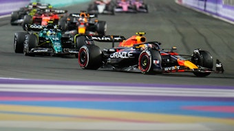 Red-Bull-Pilot Sergio Perez (vorne) hat den Großen Preis von Saudi-Arabien gewonnen.