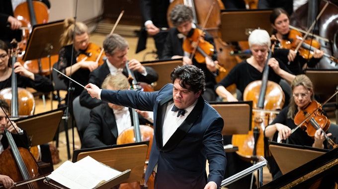 Cristian Măcelaru dirigiert das WDR-Sinfonieorchester in seiner Heimatstadt.