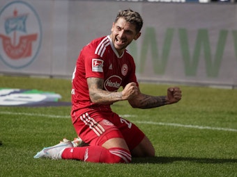 Matthias Zimmermann bejubelt sein Tor beim FC Hansa Rostock.