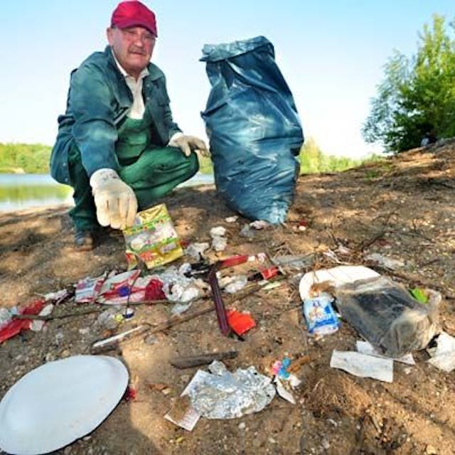Von Anglern eingesammelter Müll am Silbersee 2009