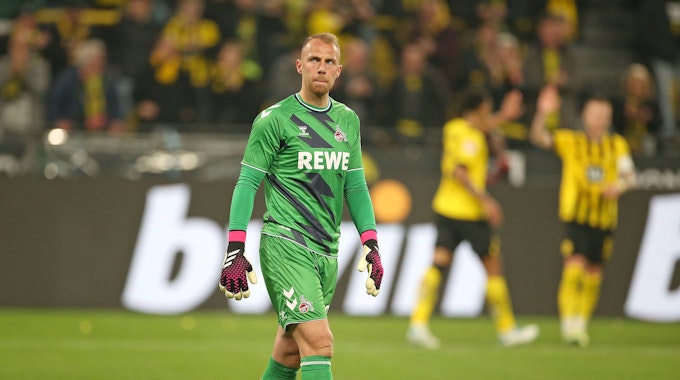 Torwart Marvin Schwäbe musste im Auswärtsspiel gegen Borussia Dortmund gleich sechs Mal hinter sich greifen.