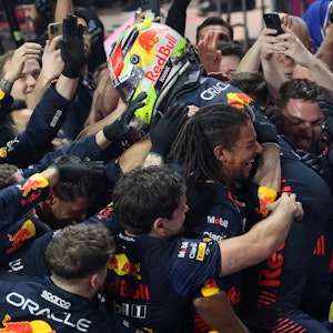 Red Bull Racings jubelt mit Sergio Perez