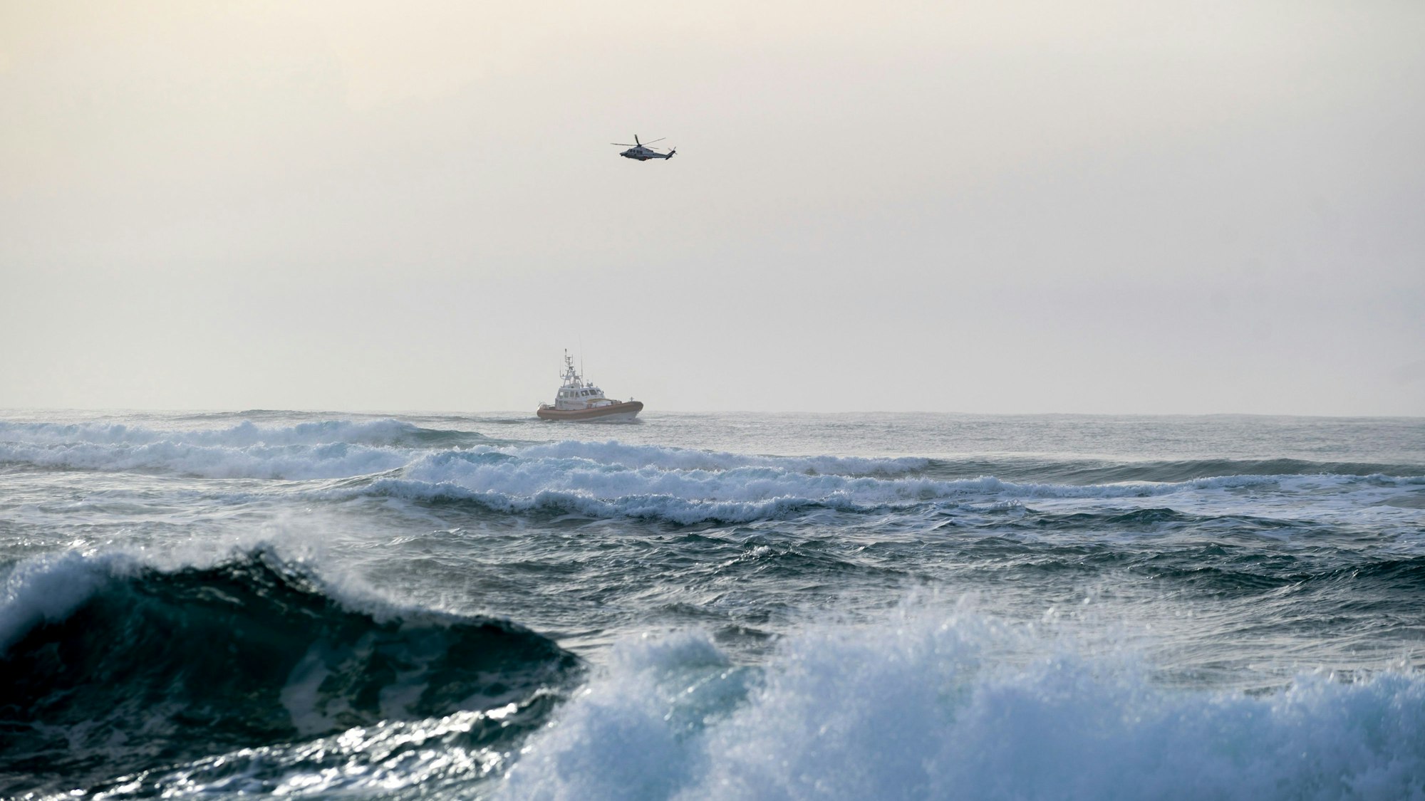 Rettungskräfte vor der italienischen Küste