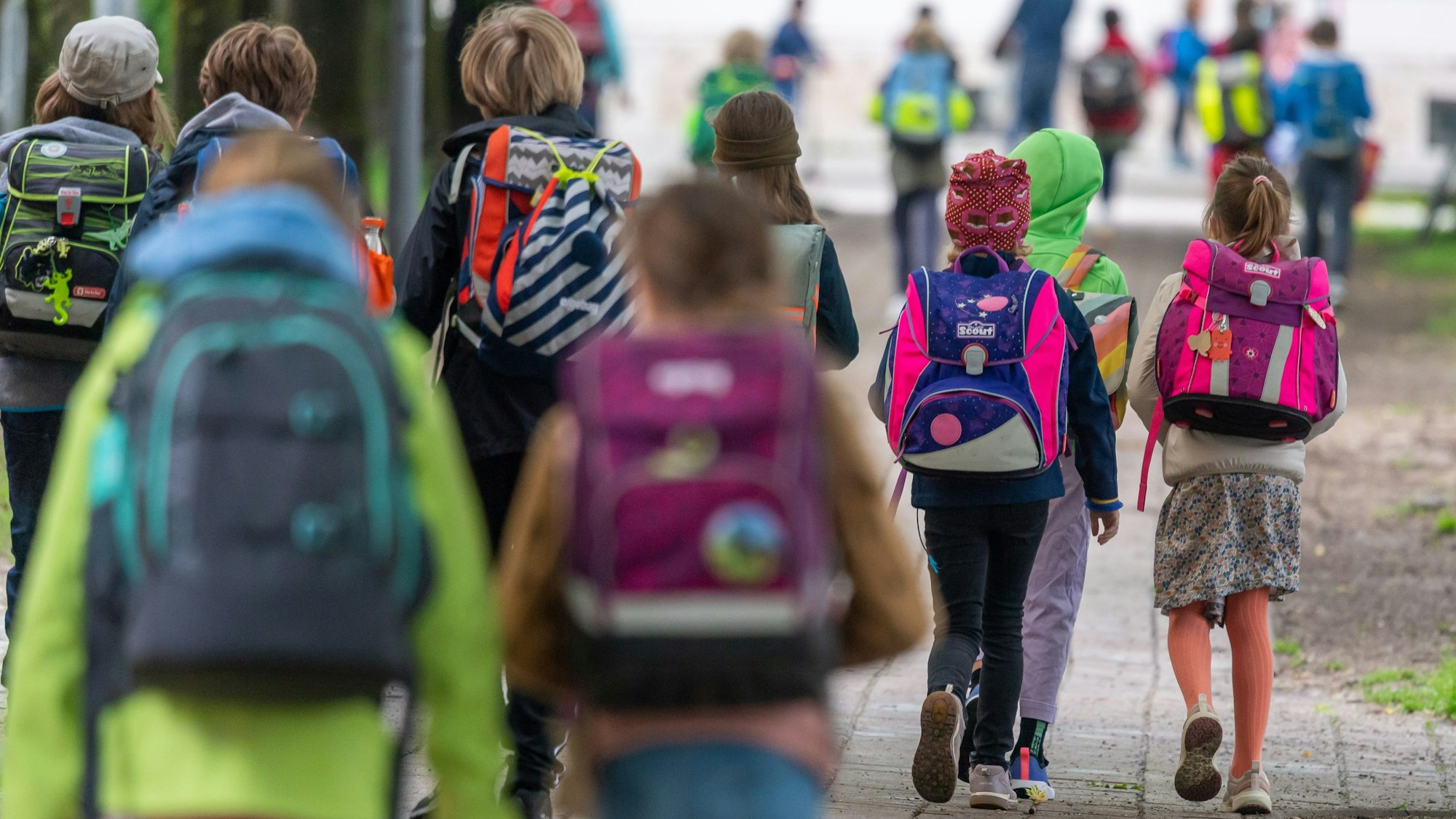 Das Prinzip: „Kurze Beine, kurze Wege“ gilt für Kölner Grundschüler nicht mehr.