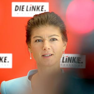 Linken-Politikerin Sahra Wagenknecht gehört zu den Topverdienern im Bundestag. Ihre Pläne über eine mögliche Parteineugründung sorgen für scharfe Kritik. (Archivbild)